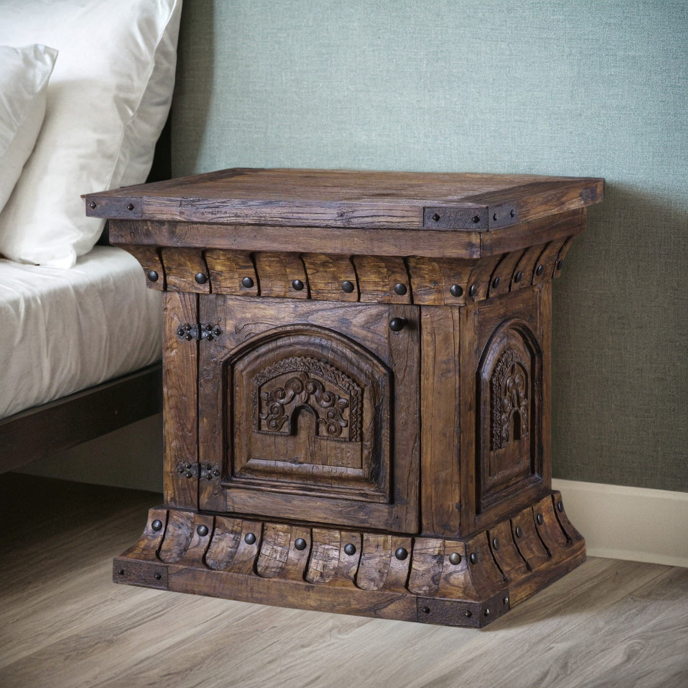 Castillo Bedside Chest With Door