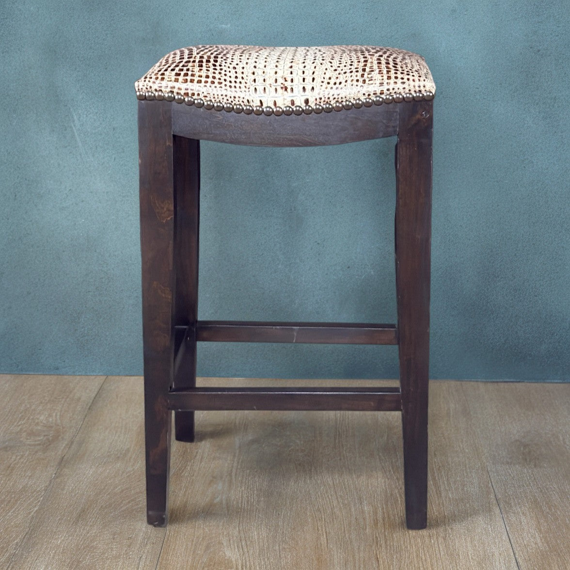 Denali Ranch Gator Marshmallow Stool
